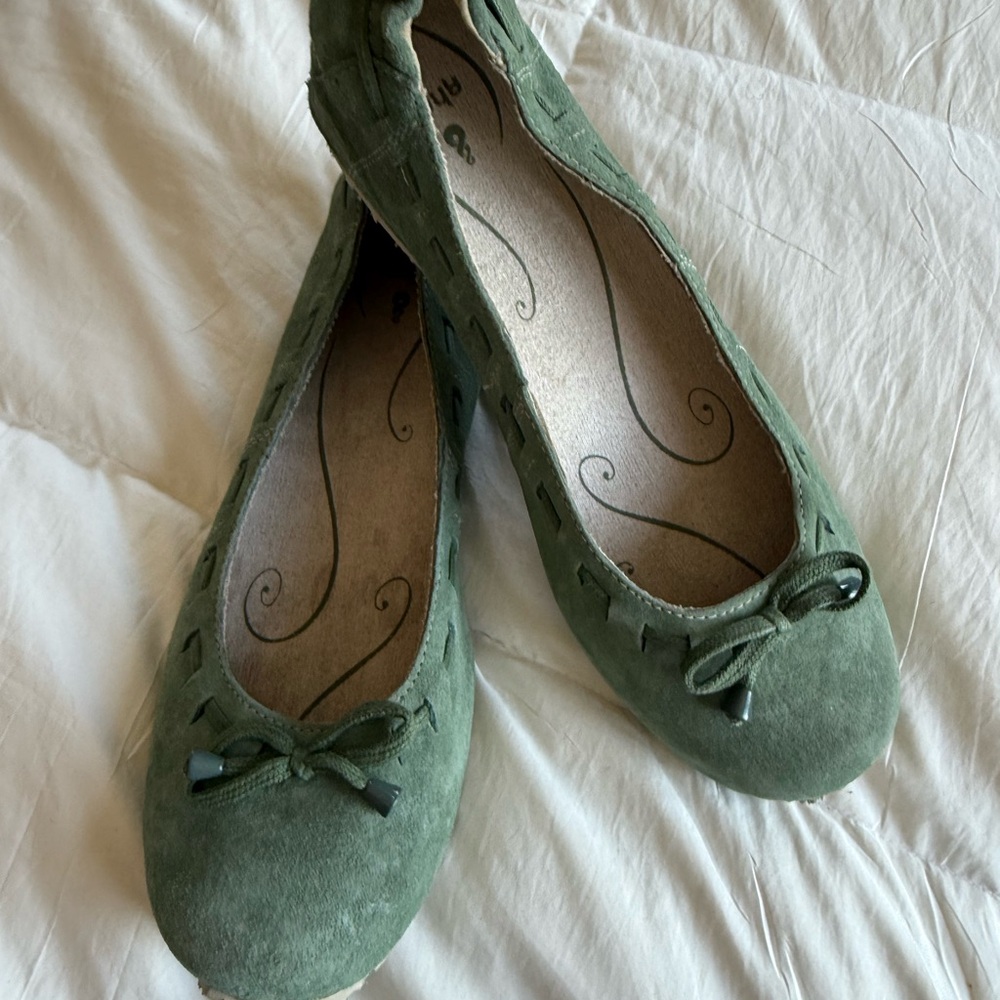 Ahnu Mint Green Suede Ballet Flats women’s size 10